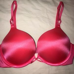 Victoria’s Secret 32C Bombshell push-up bra!